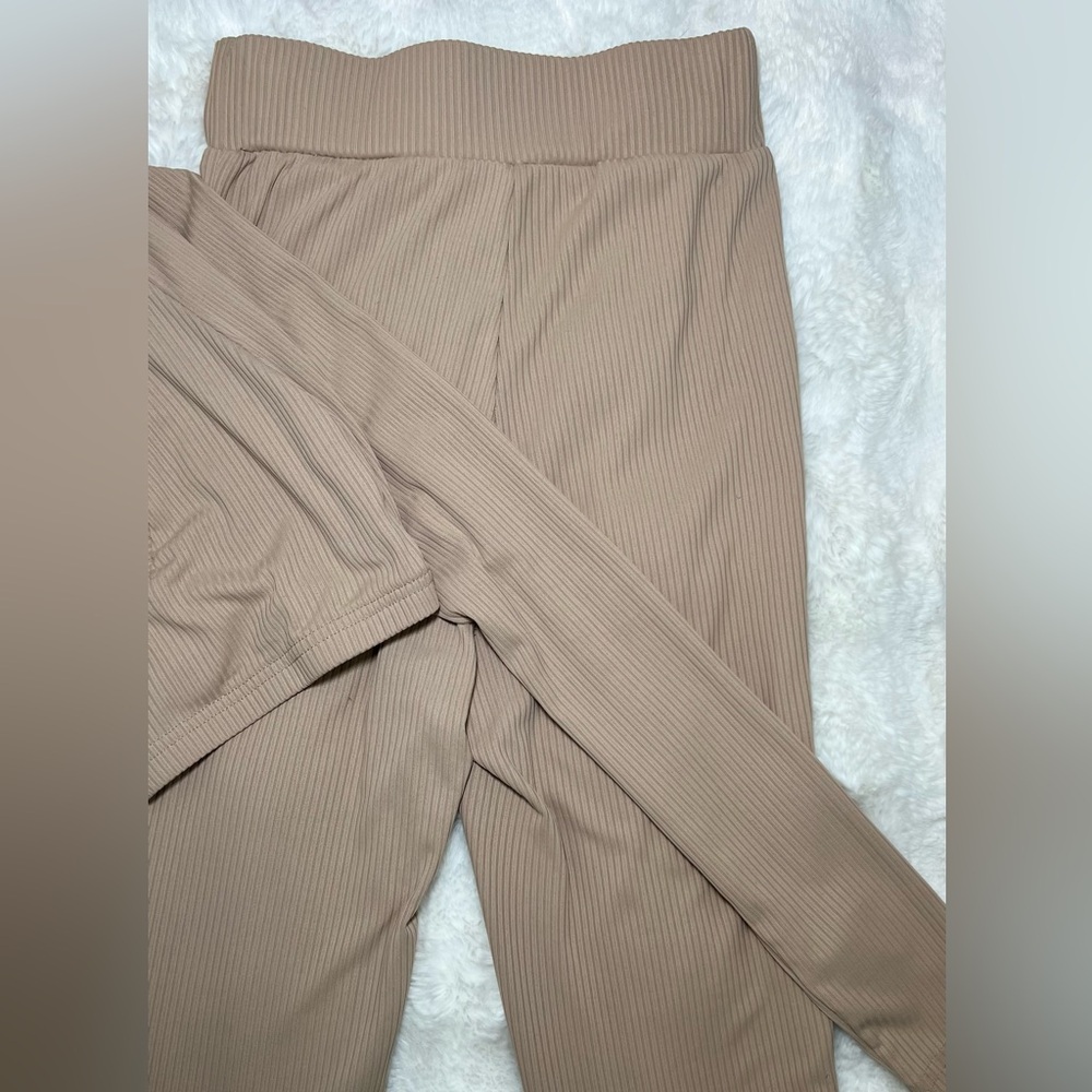 Tan Skinny High-Waisted Leggings with Form-Fitting Stretch - Picture 4 of 6